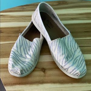 Bobs silver zebra stripes  size 7